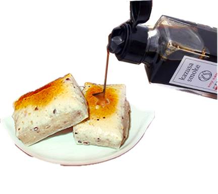 燻製しょうゆを福っくら御膳もちにかける