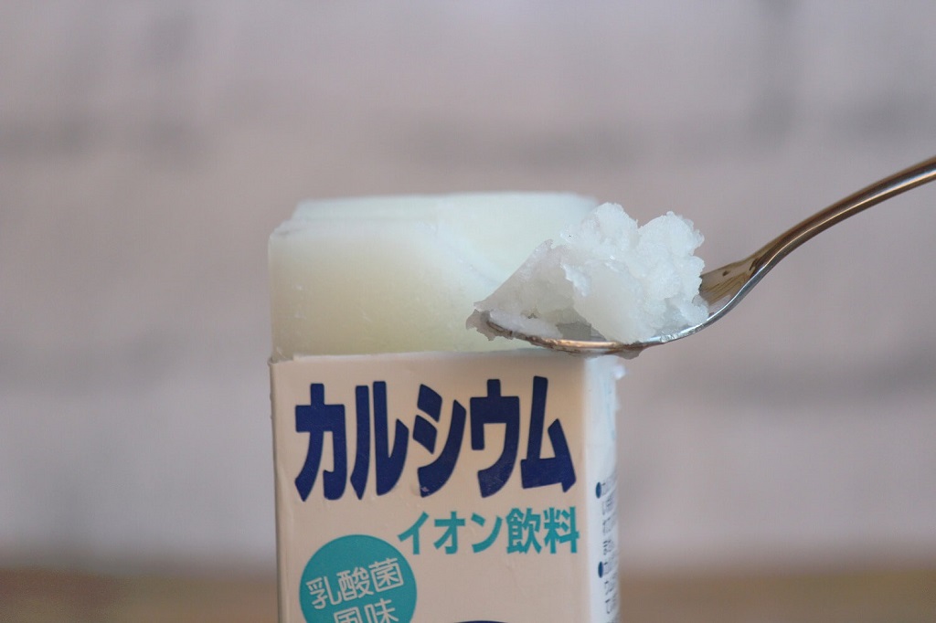 凍らせたカルゲンエース（カルシウム飲料）